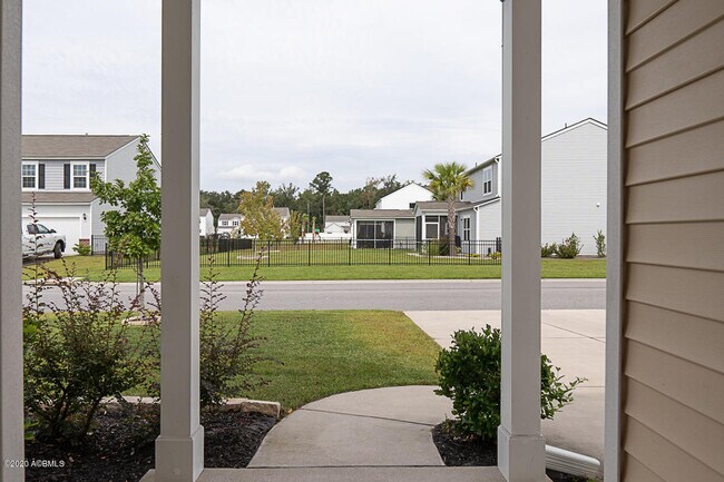 Building Photo - 81 Saluda Way