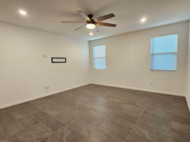 Building Photo - Beautiful 3 Bed / 3 Bath Home in North Lea...