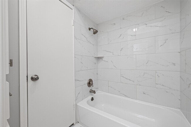 Building Photo - 5703 Green Timbers Dr