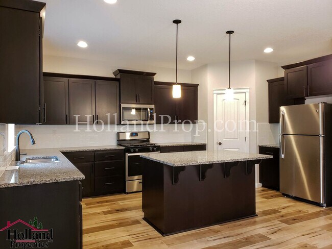 Building Photo - Spacious & Stylish 4-Bedroom Home with Mod...
