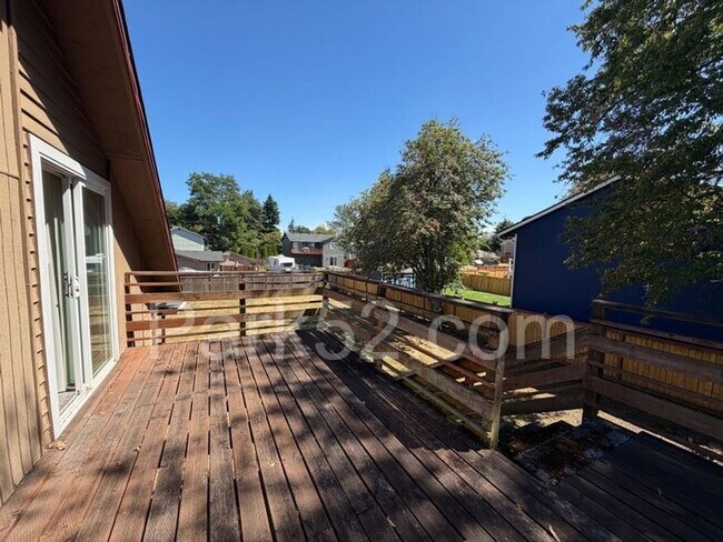 Building Photo - 4 Bedroom 2 Bathroom Single Family Northeast Tacoma Home