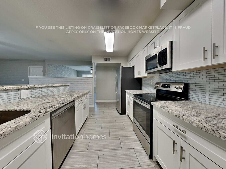 Building Photo - 1524 E Alameda Dr