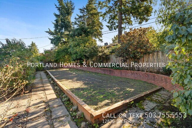 Building Photo - 12830 SW Foothill Dr