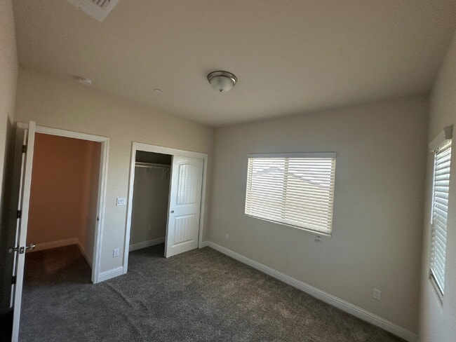 Building Photo - 2494 Valdes Dr