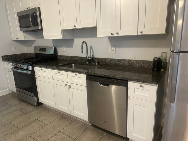 Primary Photo - 308 Sherman St