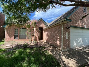 Building Photo - Spacious Canyon Creek 3 bed 2 bath Home