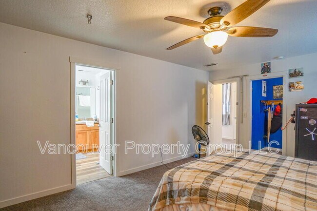 Building Photo - 6405 NE 87th Ave