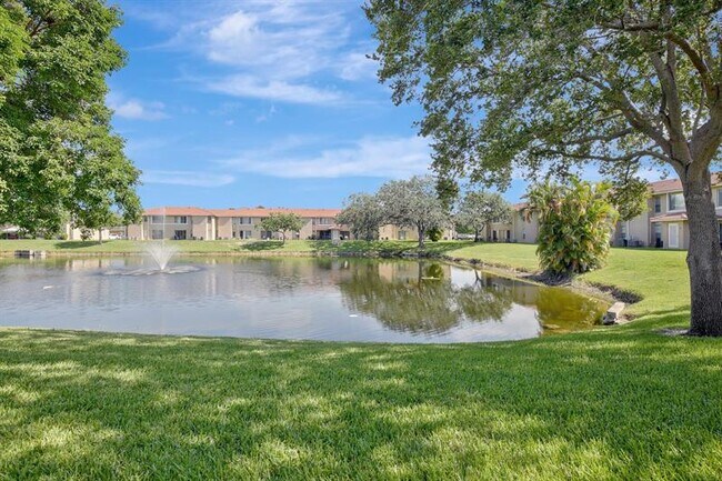 Building Photo - 9949 Twin Lakes Dr