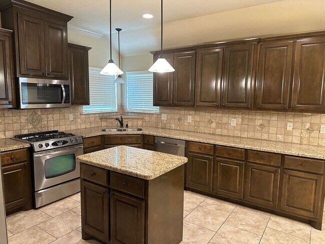 Building Photo - College Station -3 bedroom / 2 bath / 2 ca...