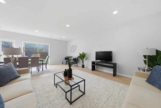 Building Photo - 593 Bristol Ln