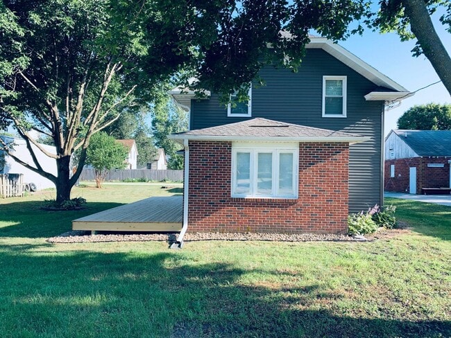 Building Photo - 1502 Sugar Grove Ave