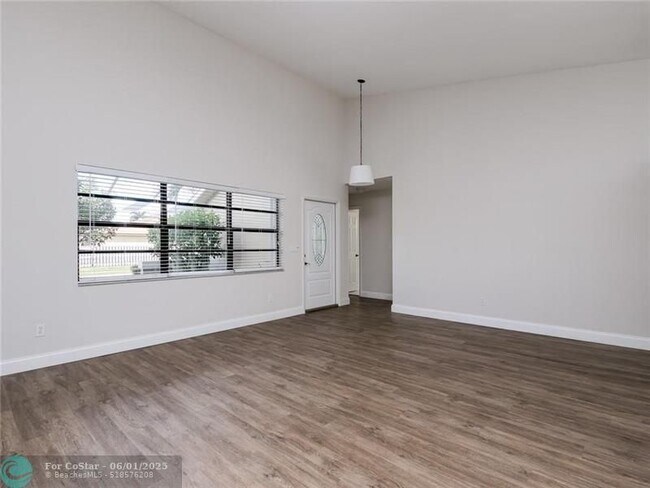 Building Photo - 9420 NW 31st Pl