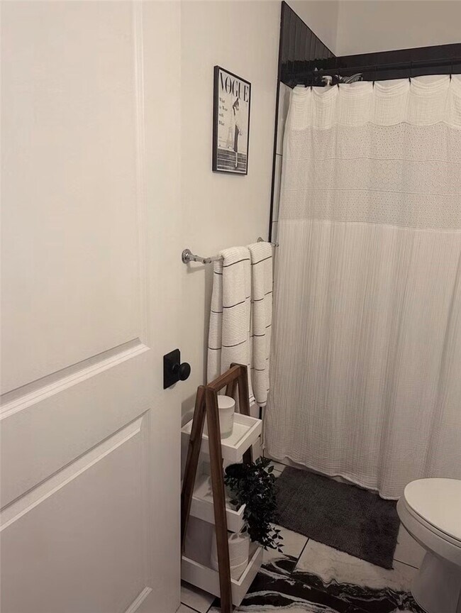 Building Photo - 30 W Broad St