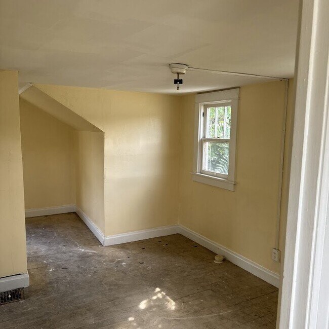 Building Photo - 5349 Janet Ave