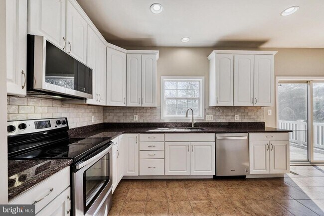 Building Photo - 8375 Mitzy Ln