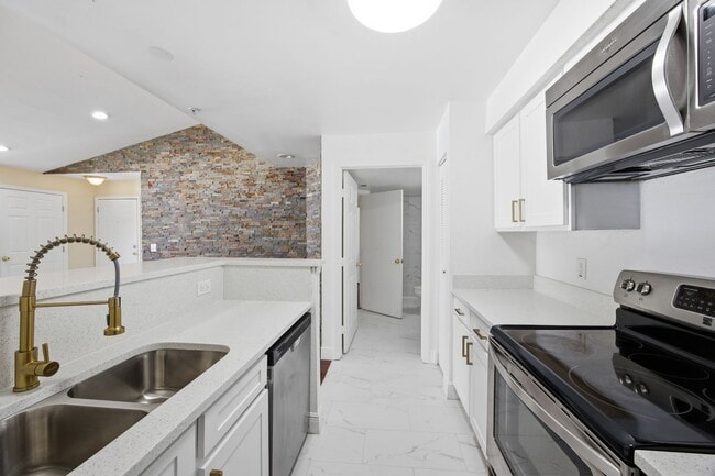 Building Photo - 2207 Antigua Pl
