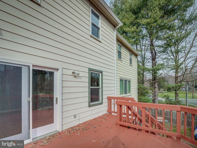 Building Photo - 8203 Stationhouse Ct