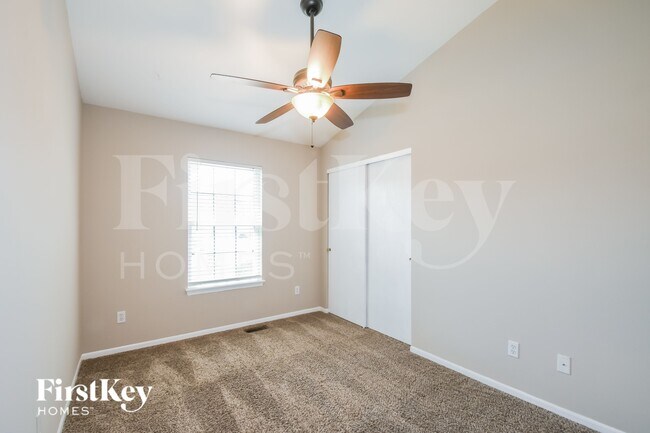 Building Photo - 3017 Valley Oaks Dr