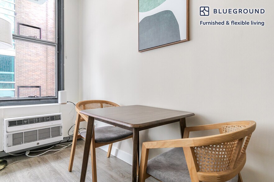 Building Photo - 21 E Chestnut St