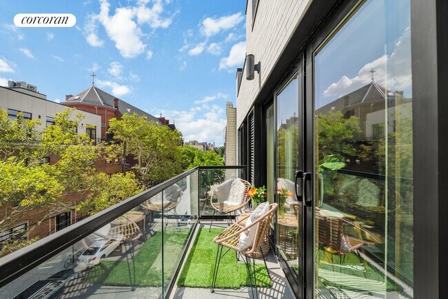 Building Photo - 289 Devoe St