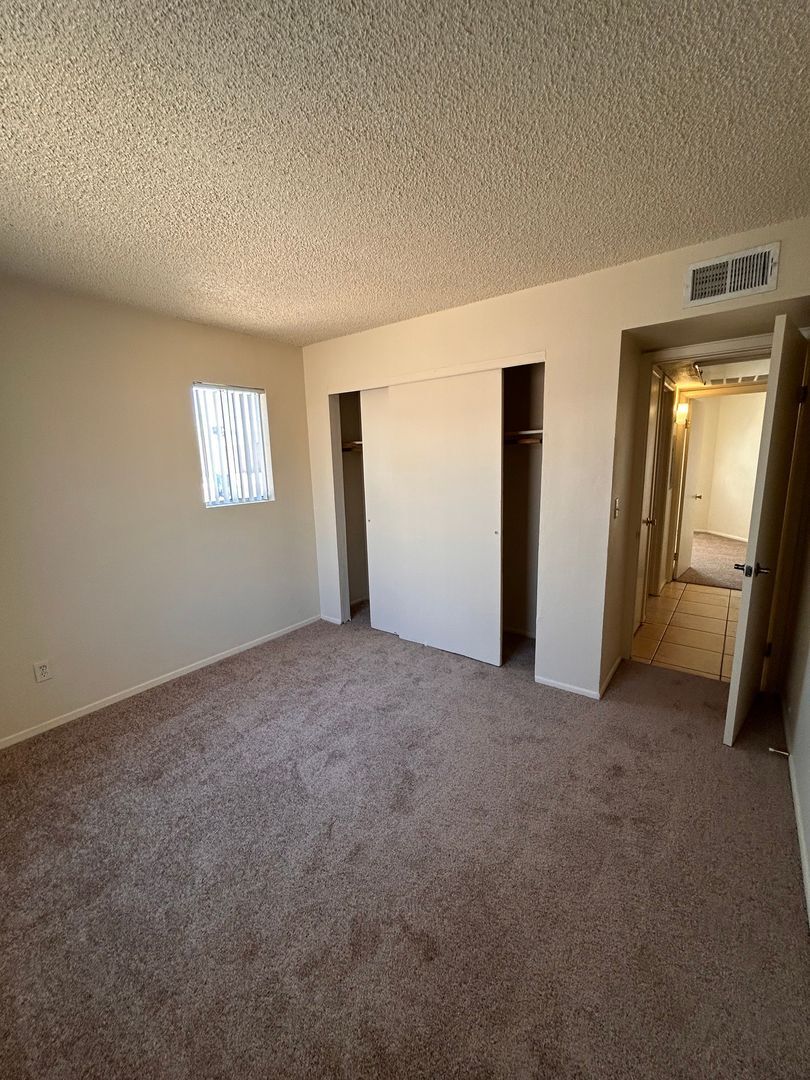 Building Photo - 1417-1417 N El Rio Dr