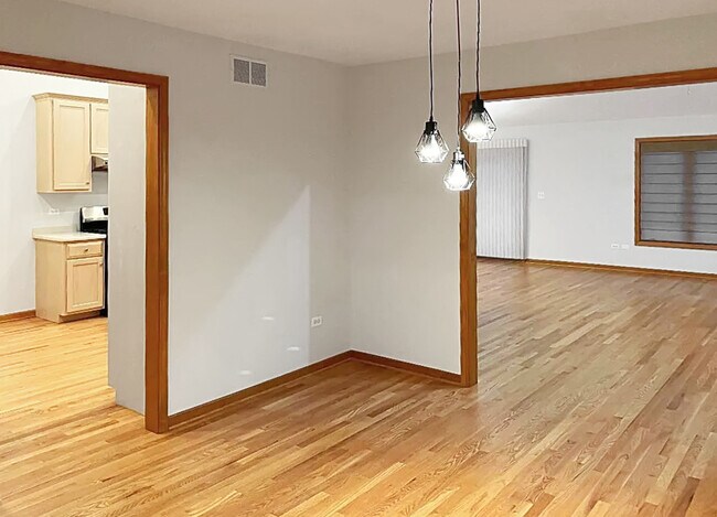 Building Photo - 2216 Carlow Dr