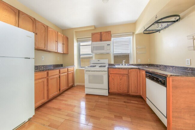 Building Photo - 2527 N Ashland Ave