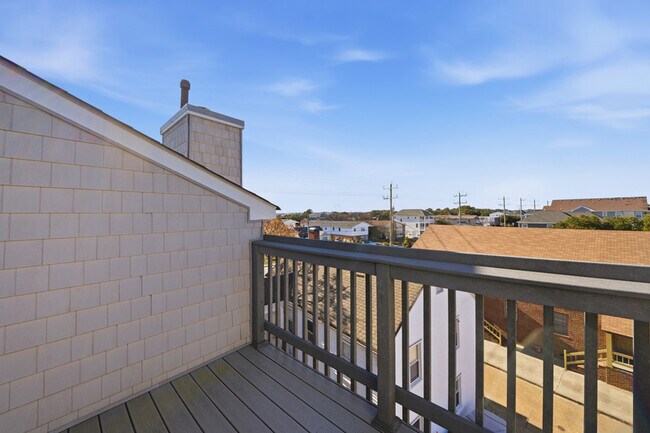 Building Photo - 824 W Ocean View Ave