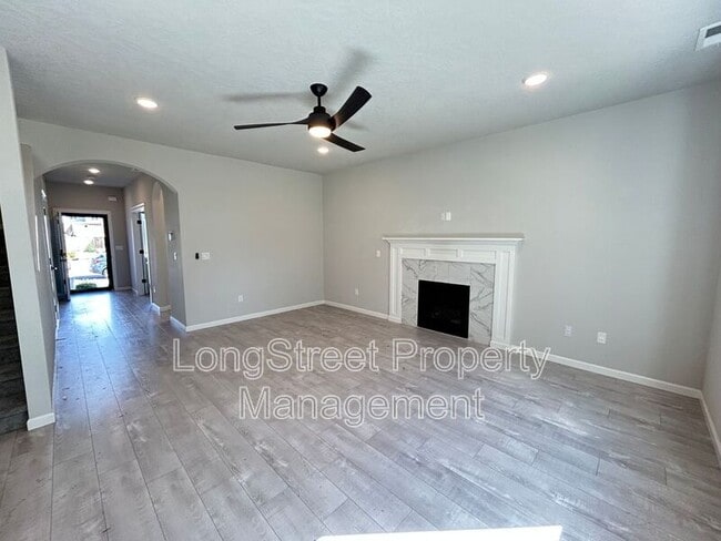 Building Photo - 7237 SE Berg Dr