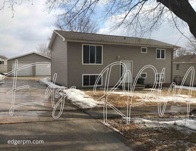Building Photo - Cedar River Drive