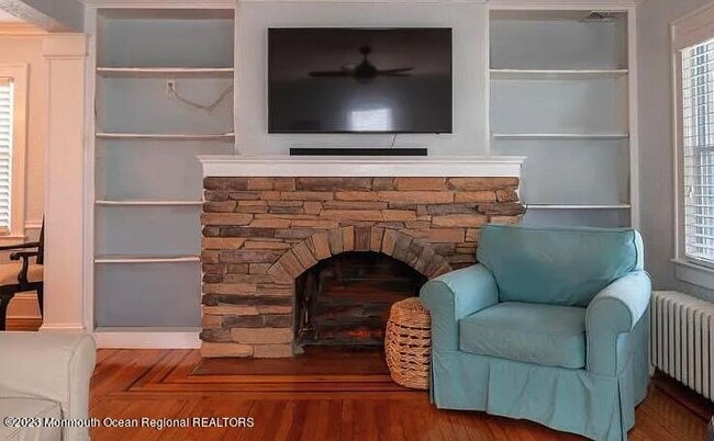 Building Photo - 817 Drummond Ave