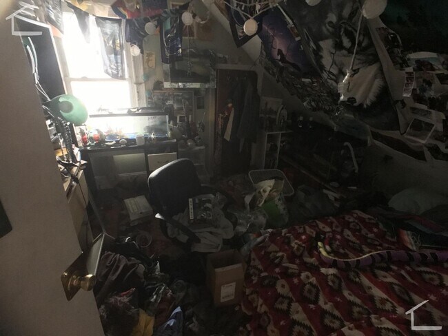 Building Photo - HUGE 4 bed apartment - Allston - 9/1/26 (0.13 miles to Green Line)