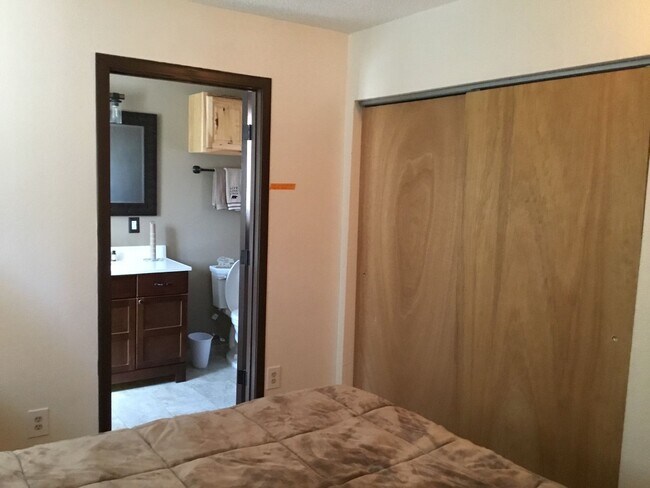 Building Photo - Big Bear Lake- 2 Bedroom 2 Bath Cabin