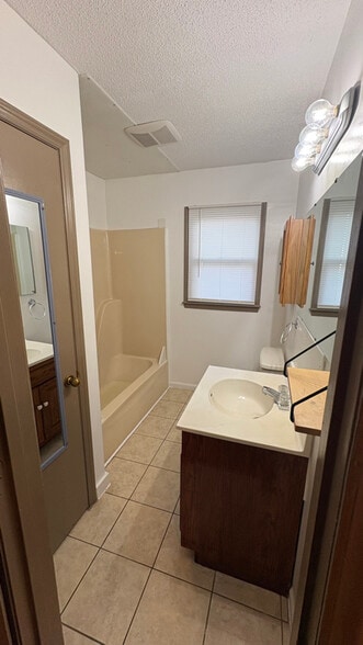 Building Photo - 203 W Washington Ave