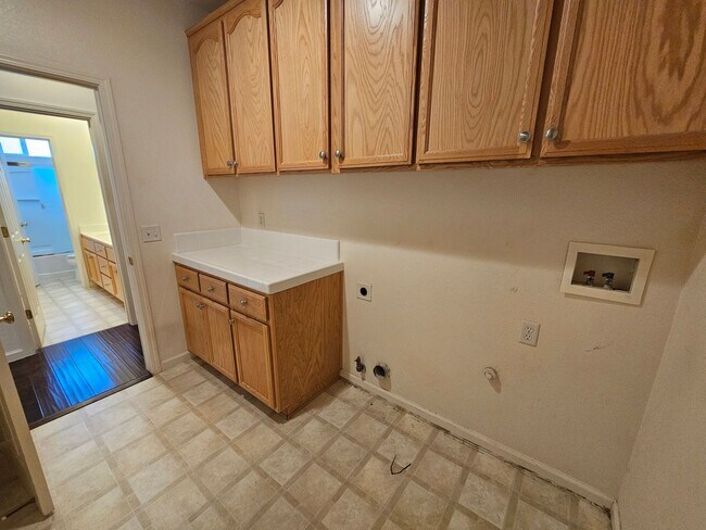 Building Photo - Single story home in Sylvan School District!