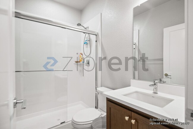 Building Photo - Unit