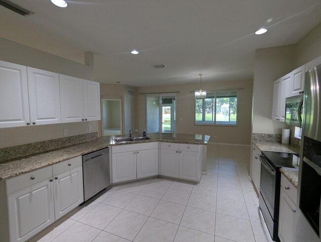 Building Photo - 589 Waverly Cir