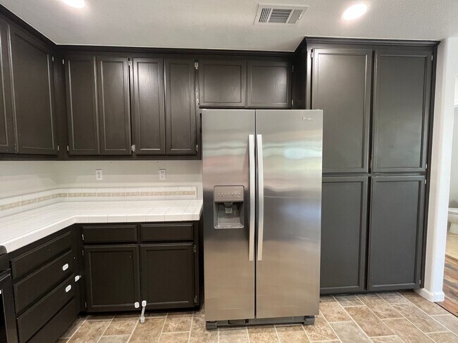 Building Photo - Charming 3 bedroom home in Paso Robles
