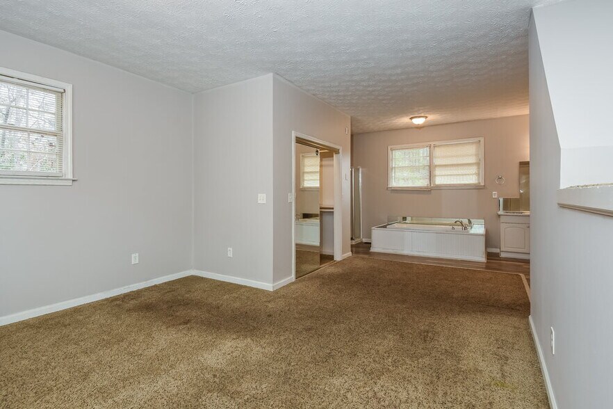 Building Photo - 3996 King Dr