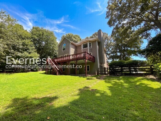 Building Photo - 4 Bed/2.5 Bath with Fenced Yard & Garage / Pet-Friendly