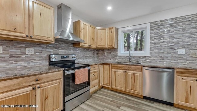 Building Photo - 1069 Maple Dr