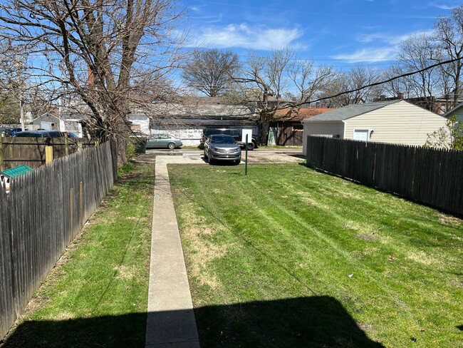 Building Photo - **REMODELED 4-BEDROOM/2-BATH HOUSE IN NORT...
