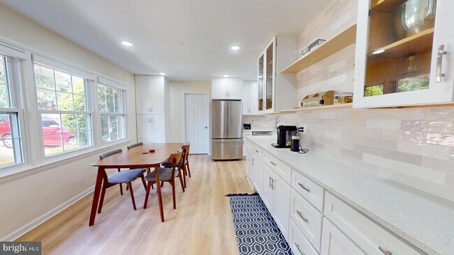 Building Photo - 5810 Helmsdale Ln
