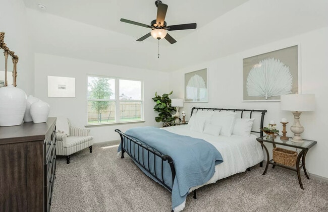Building Photo - 902 Fallbrook Dr