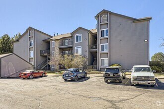 Building Photo - Charming Ground Floor Condo