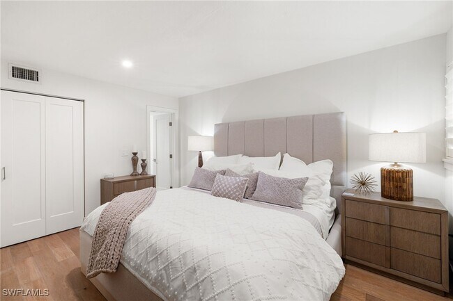 Building Photo - 175 5th Ave S