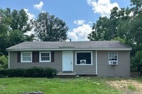 Building Photo - 2719 Old Country Club Rd