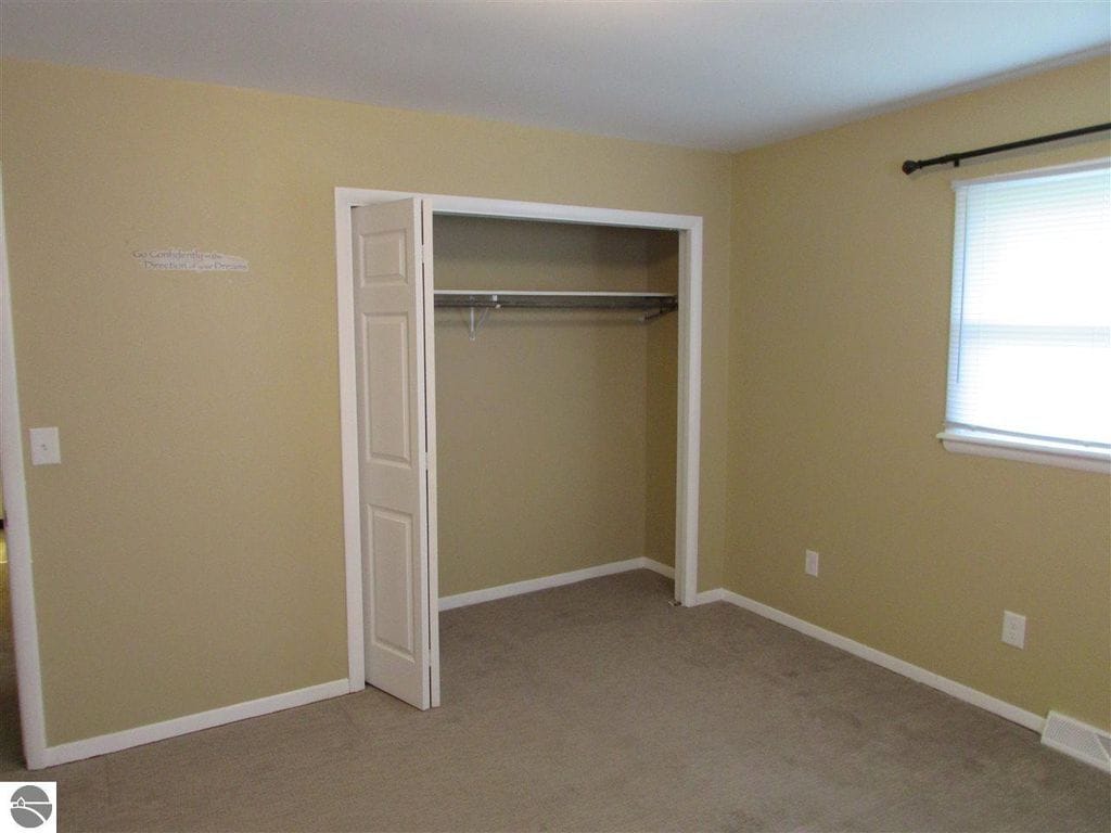 Building Photo - 252 N Frost Dr