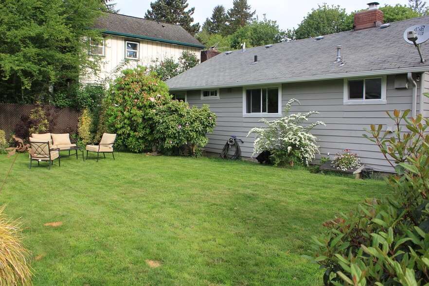 Back yard - 1103 Brawne Avenue NW
