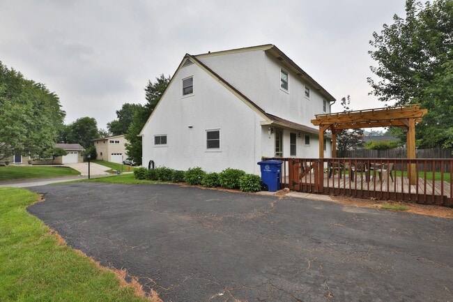 Building Photo - 714 Island Ct